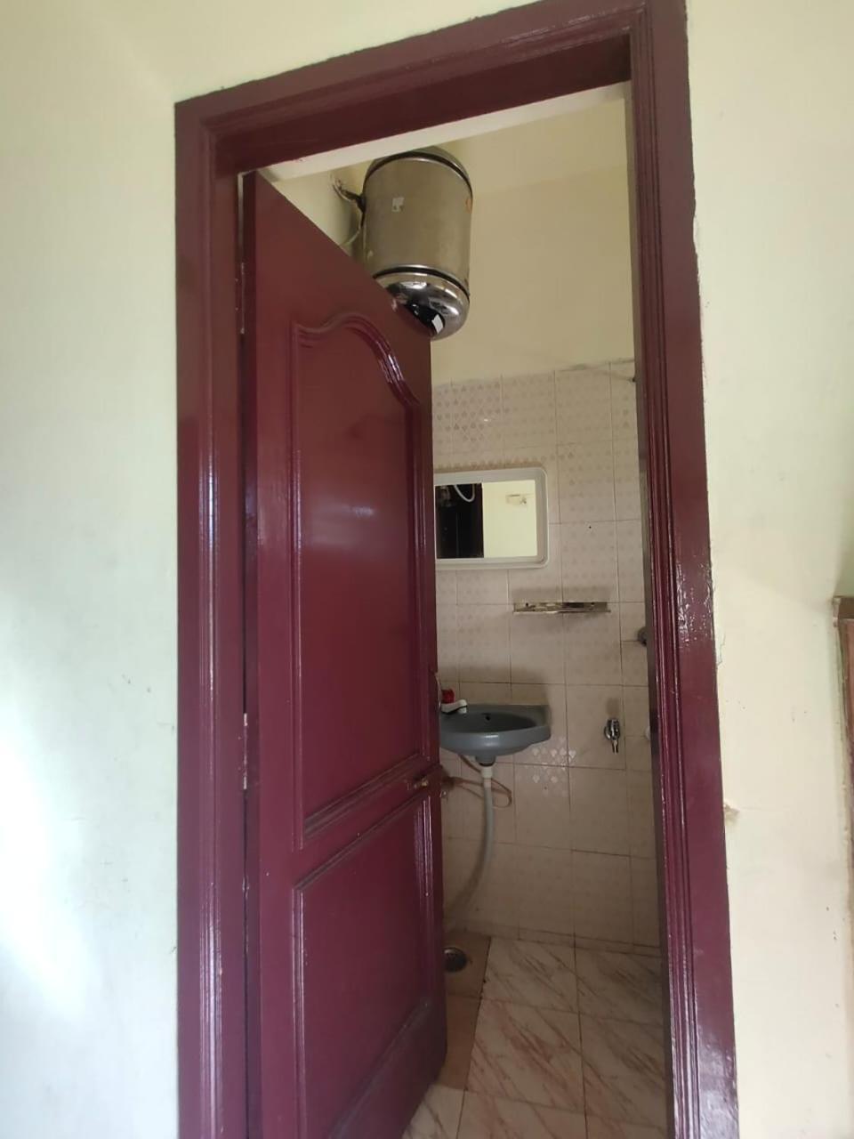 Hotel Ruchi Йеркод Экстерьер фото