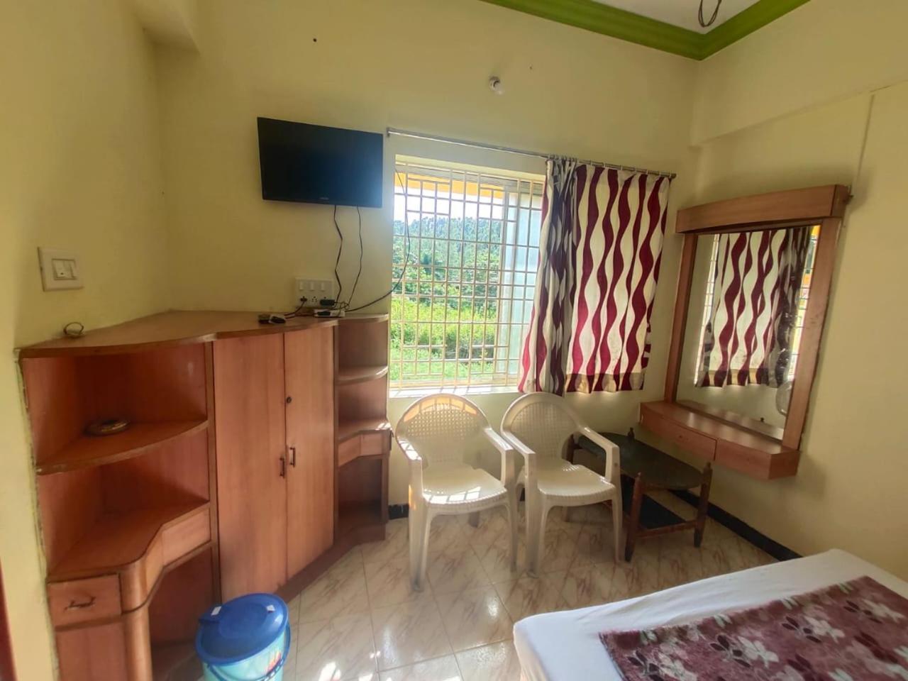 Hotel Ruchi Йеркод Экстерьер фото